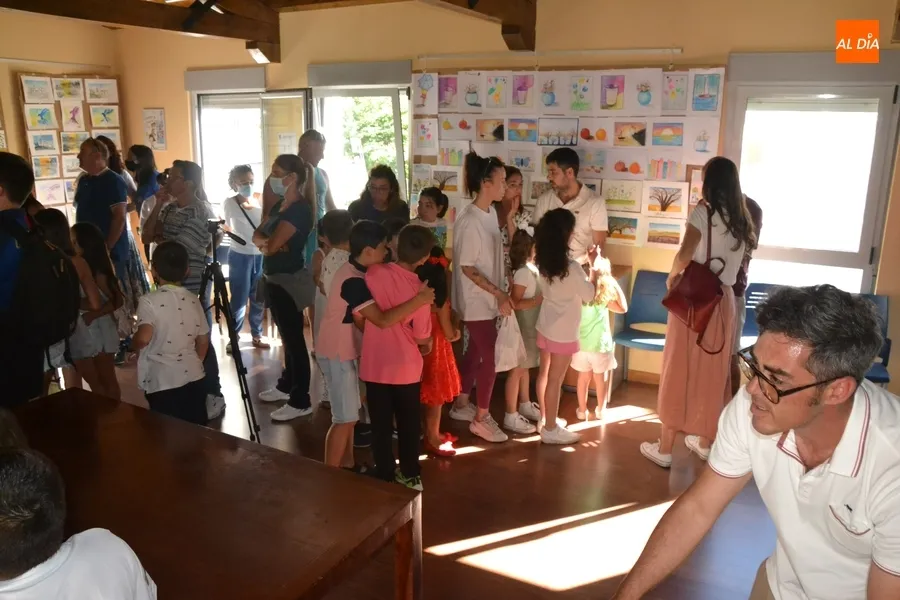 Foto 7 - Los peque&ntilde;os artistas que han asistido a clase con Pilar Rivero exponen sus trabajos pict&oacute;ricos
