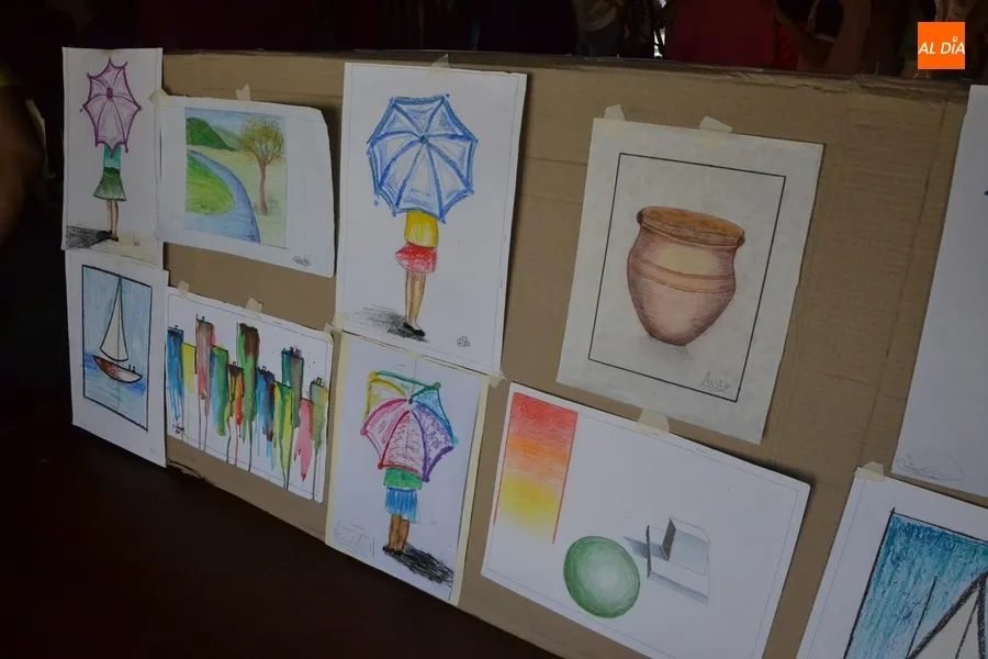Foto 3 - Los peque&ntilde;os artistas que han asistido a clase con Pilar Rivero exponen sus trabajos pict&oacute;ricos