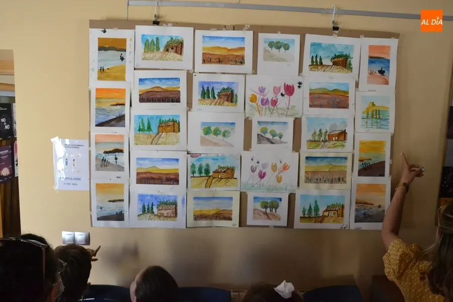 Foto 2 - Los peque&ntilde;os artistas que han asistido a clase con Pilar Rivero exponen sus trabajos pict&oacute;ricos