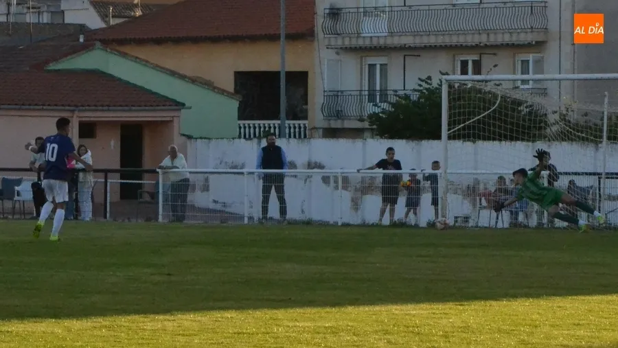 Foto 11 - El Ciudad Rodrigo gana al Laguna en el partido inaugural del Torneo en homenaje a Miguel Gonz&aacute;lez