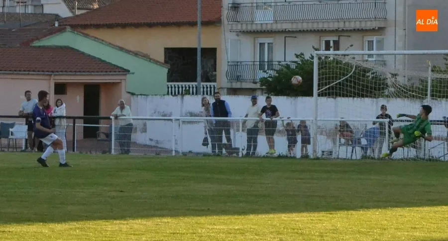 Foto 9 - El Ciudad Rodrigo gana al Laguna en el partido inaugural del Torneo en homenaje a Miguel Gonz&aacute;lez
