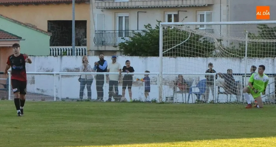 Foto 7 - El Ciudad Rodrigo gana al Laguna en el partido inaugural del Torneo en homenaje a Miguel Gonz&aacute;lez