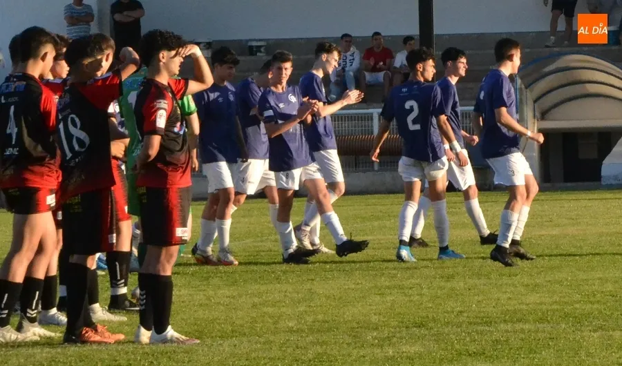Foto 6 - El Ciudad Rodrigo gana al Laguna en el partido inaugural del Torneo en homenaje a Miguel Gonz&aacute;lez
