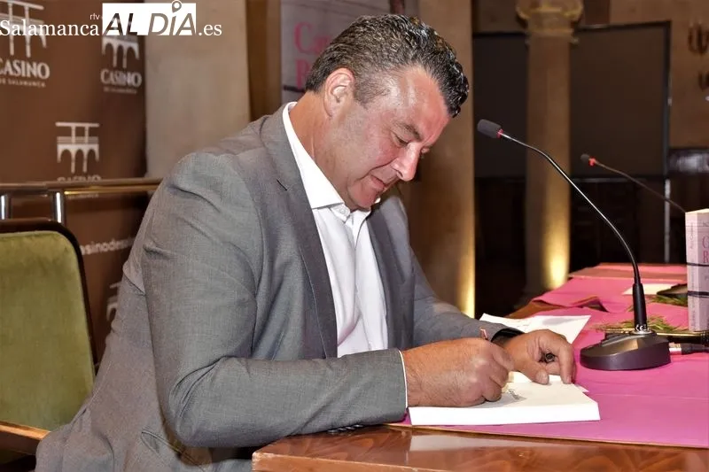 Presentación del libro 'Capea-Robles, 50 años de competencia y torería', en el Casino de Salamanca