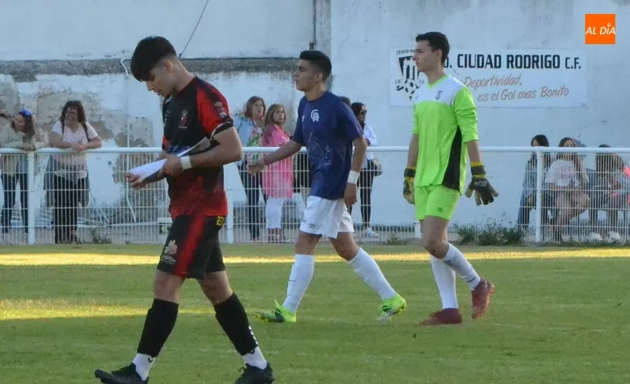 Foto 4 - El Ciudad Rodrigo gana al Laguna en el partido inaugural del Torneo en homenaje a Miguel Gonz&aacute;lez