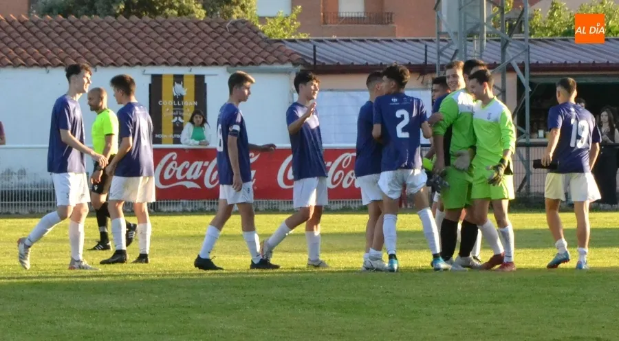 Foto 2 - El Ciudad Rodrigo gana al Laguna en el partido inaugural del Torneo en homenaje a Miguel Gonz&aacute;lez