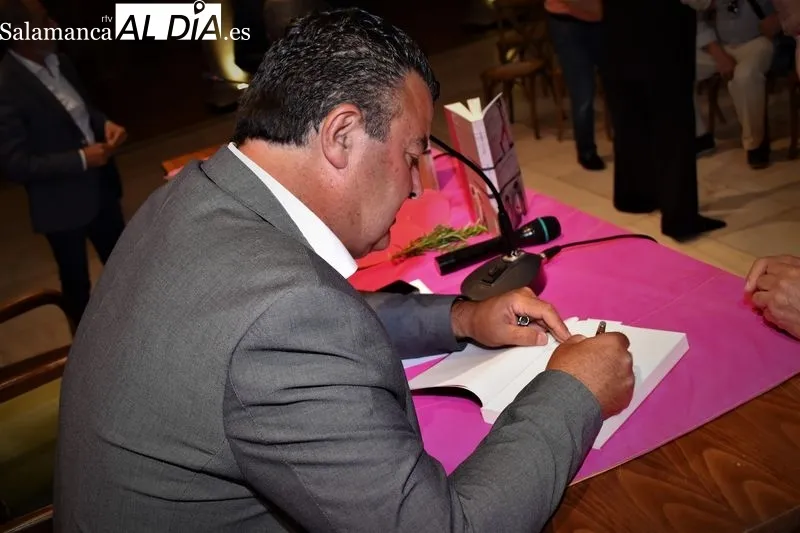 Presentación del libro 'Capea-Robles, 50 años de competencia y torería', en el Casino de Salamanca