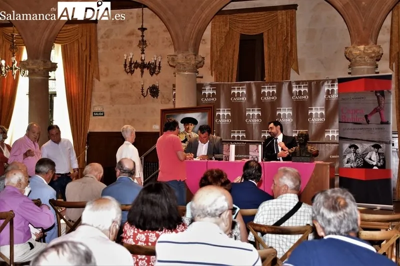 Presentación del libro 'Capea-Robles, 50 años de competencia y torería', en el Casino de Salamanca