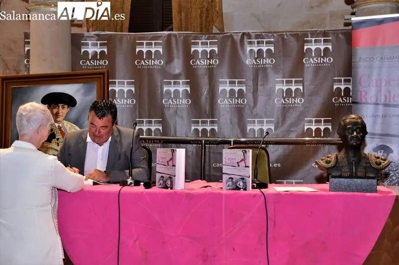 Presentación del libro 'Capea-Robles, 50 años de competencia y torería', en el Casino de Salamanca