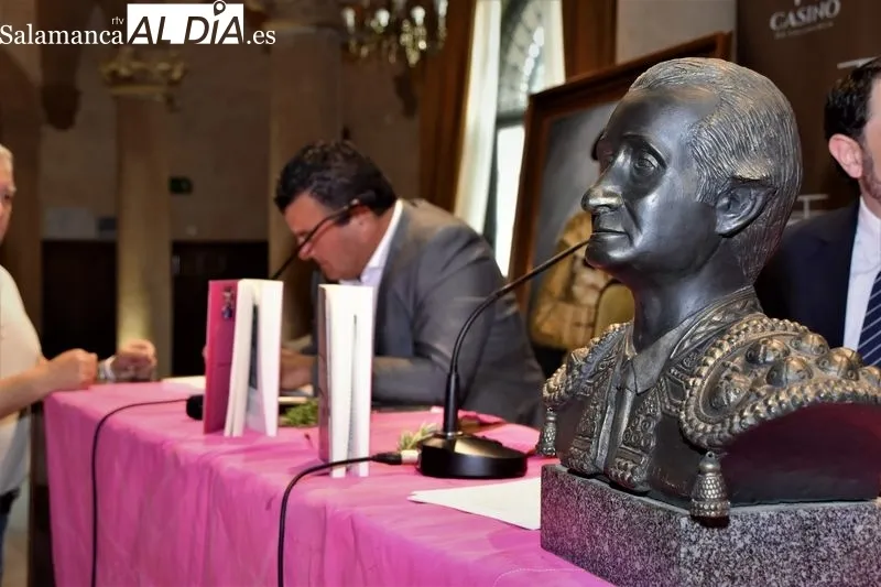 Presentación del libro 'Capea-Robles, 50 años de competencia y torería', en el Casino de Salamanca