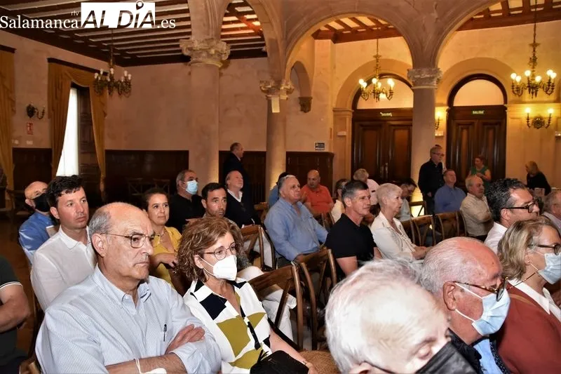 Presentación del libro 'Capea-Robles, 50 años de competencia y torería', en el Casino de Salamanca