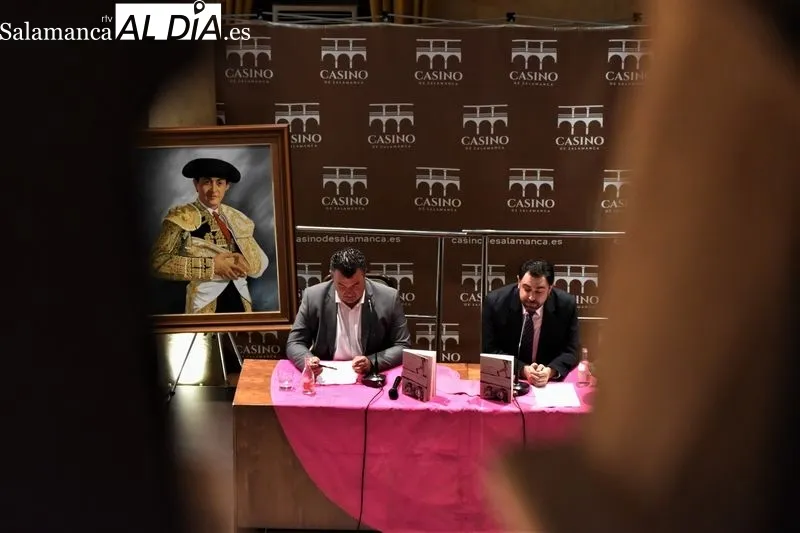 Presentación del libro 'Capea-Robles, 50 años de competencia y torería', en el Casino de Salamanca