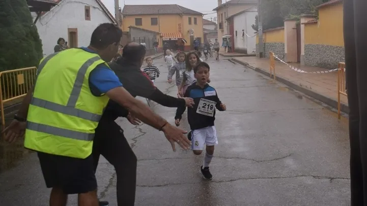 Foto 4 - Sim&oacute;n Mart&iacute;n, Mar&iacute;a G&oacute;mez, Ricardo Adrados y Ruth Vicente triunfan en la 8&ordf; Carrera de Alba de Yeltes