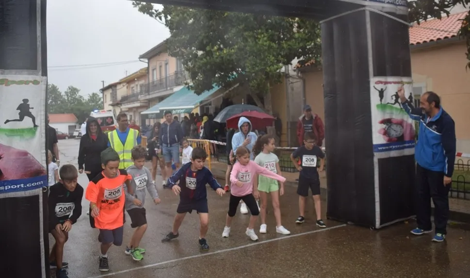 Foto 3 - Sim&oacute;n Mart&iacute;n, Mar&iacute;a G&oacute;mez, Ricardo Adrados y Ruth Vicente triunfan en la 8&ordf; Carrera de Alba de Yeltes