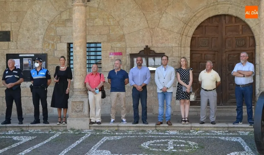 Foto 5 - Ciudad Rodrigo muestra su rechazo al asesinato de una mujer en Soria