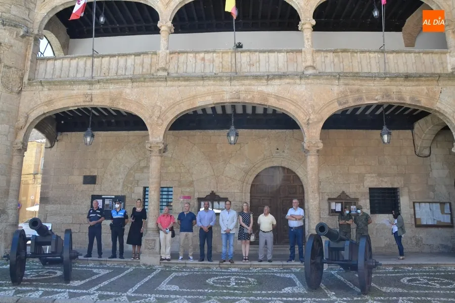 Foto 4 - Ciudad Rodrigo muestra su rechazo al asesinato de una mujer en Soria