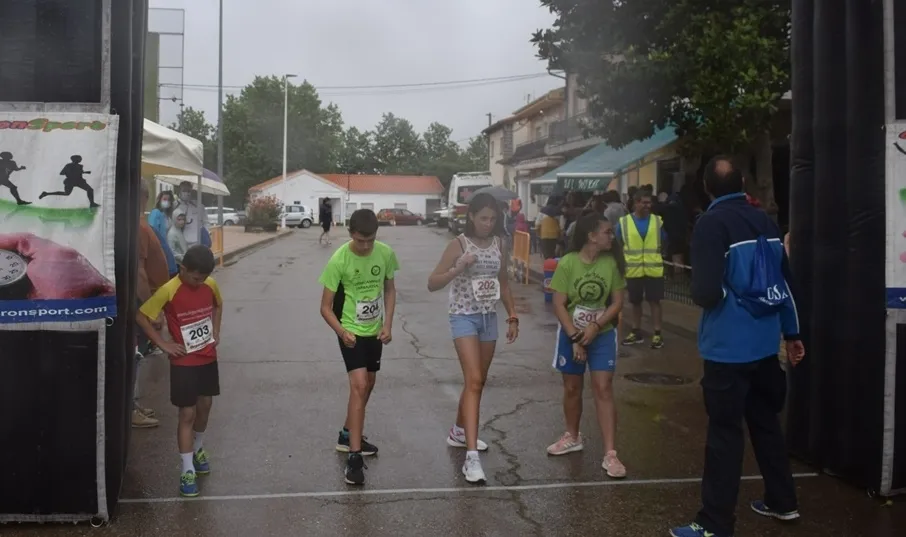 Foto 2 - Sim&oacute;n Mart&iacute;n, Mar&iacute;a G&oacute;mez, Ricardo Adrados y Ruth Vicente triunfan en la 8&ordf; Carrera de Alba de Yeltes
