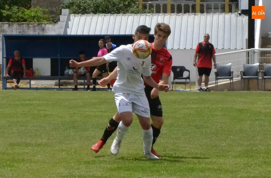 Foto 11 - El Juvenil del Ciudad Rodrigo CF hace pleno de victorias y jugar&aacute; la final de su Torneo