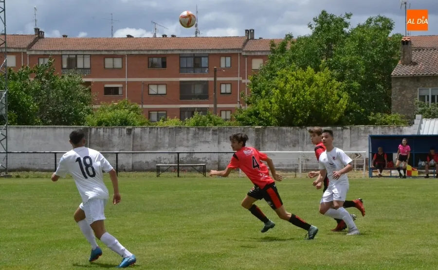 Foto 10 - El Juvenil del Ciudad Rodrigo CF hace pleno de victorias y jugar&aacute; la final de su Torneo