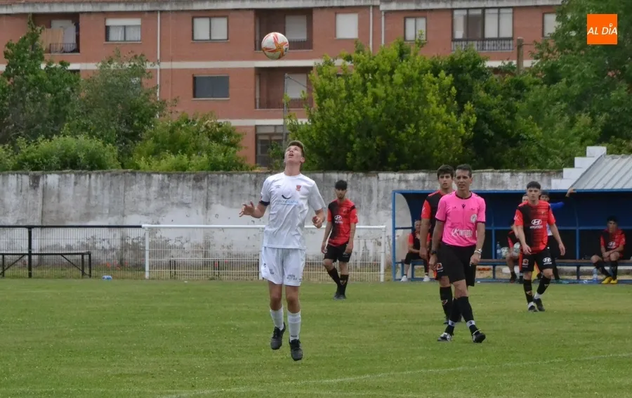 Foto 8 - El Juvenil del Ciudad Rodrigo CF hace pleno de victorias y jugar&aacute; la final de su Torneo
