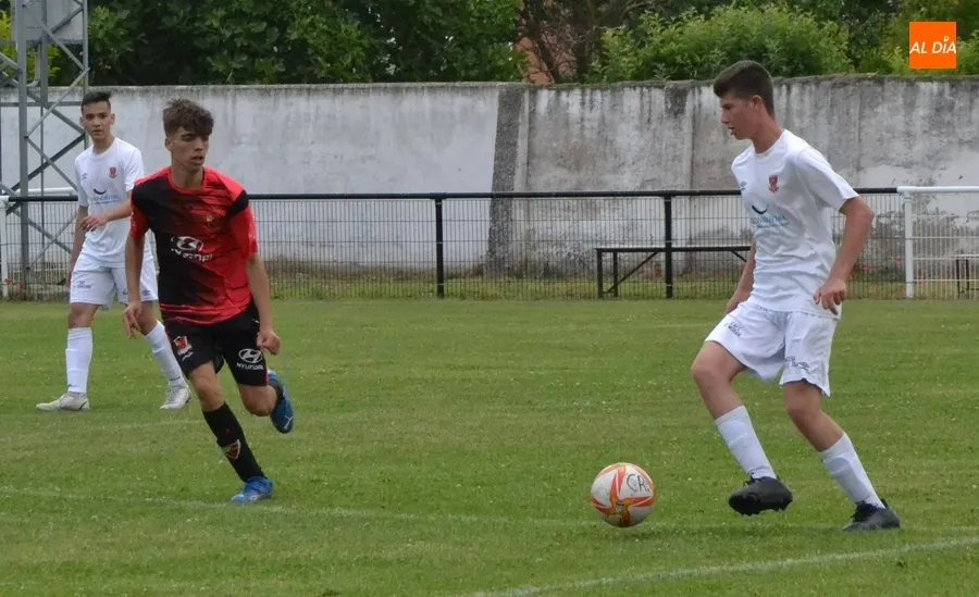Foto 7 - El Juvenil del Ciudad Rodrigo CF hace pleno de victorias y jugar&aacute; la final de su Torneo