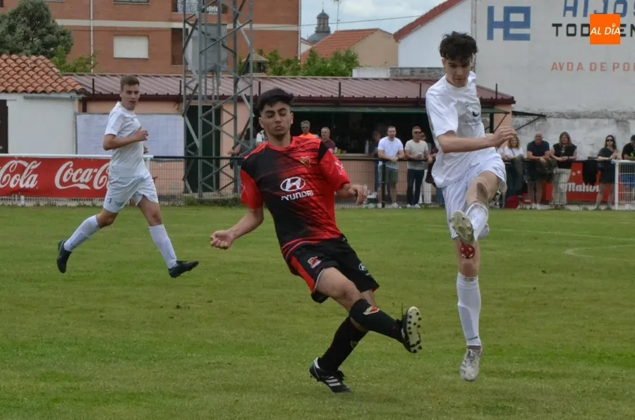 Foto 6 - El Juvenil del Ciudad Rodrigo CF hace pleno de victorias y jugar&aacute; la final de su Torneo