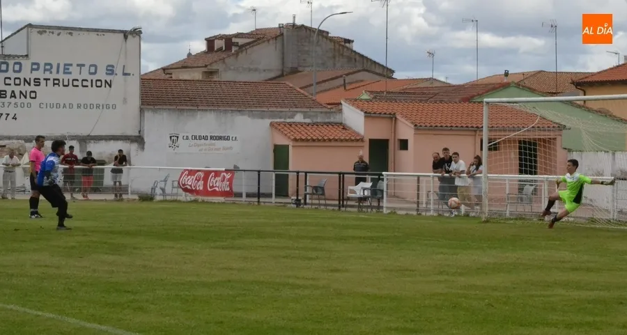 Foto 5 - El Juvenil del Ciudad Rodrigo CF hace pleno de victorias y jugar&aacute; la final de su Torneo
