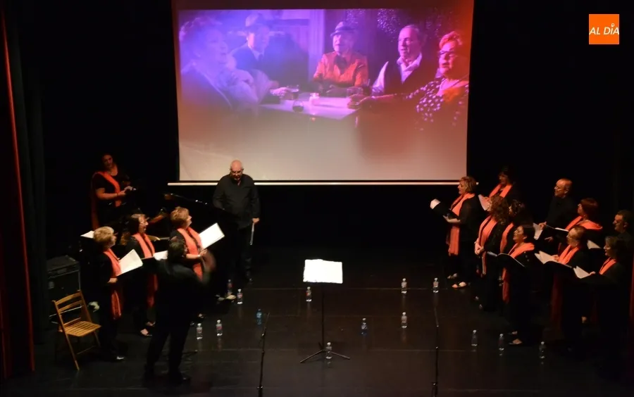 Foto 4 - La coral &lsquo;Vocal Renacer&rsquo; se presenta en sociedad