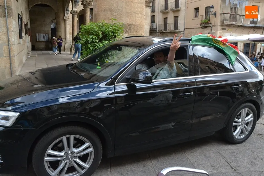Foto 3 - Mir&oacute;briga recibe a un grupo de ciclistas procedentes de Francia camino de Portugal