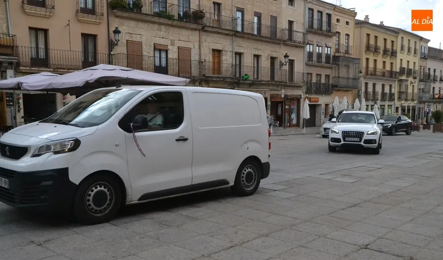 Foto 2 - Mir&oacute;briga recibe a un grupo de ciclistas procedentes de Francia camino de Portugal