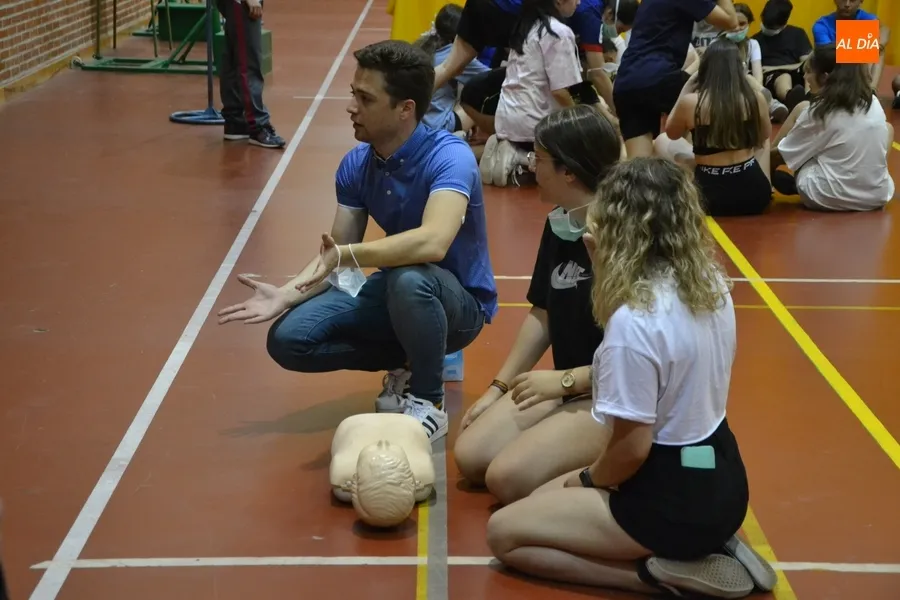 Foto 8 - Alumnos del IES Fray Diego aprenden a realizar la reanimaci&oacute;n cardiopulmonar