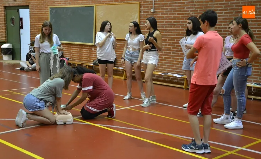 Foto 5 - Alumnos del IES Fray Diego aprenden a realizar la reanimaci&oacute;n cardiopulmonar