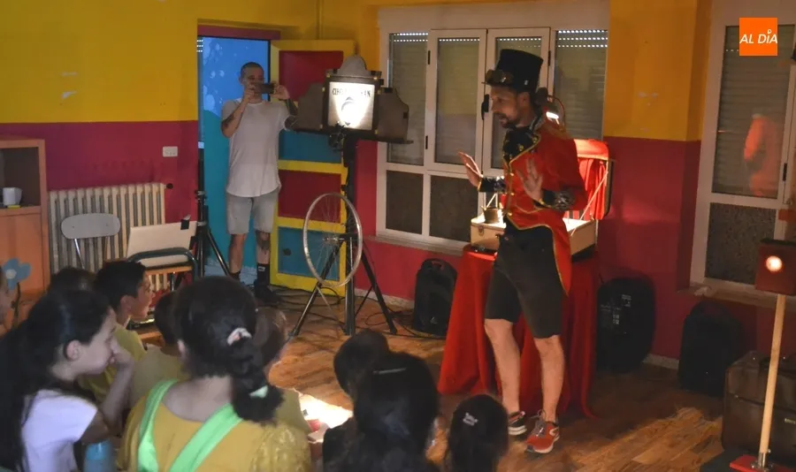Foto 5 - Los ni&ntilde;os protagonizan la nueva jornada de la Semana de la Caridad