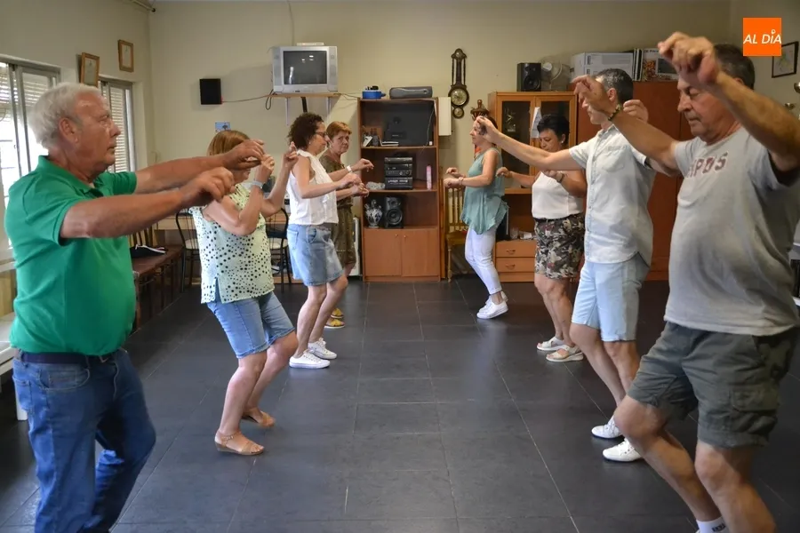 Foto 11 - Finalizan las clases del taller de baile charro de la AVV de la Avenida de Espa&ntilde;a