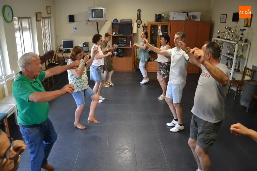 Foto 10 - Finalizan las clases del taller de baile charro de la AVV de la Avenida de Espa&ntilde;a
