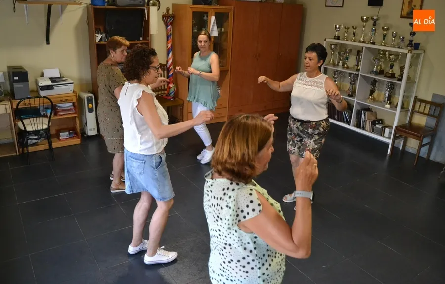 Foto 9 - Finalizan las clases del taller de baile charro de la AVV de la Avenida de Espa&ntilde;a