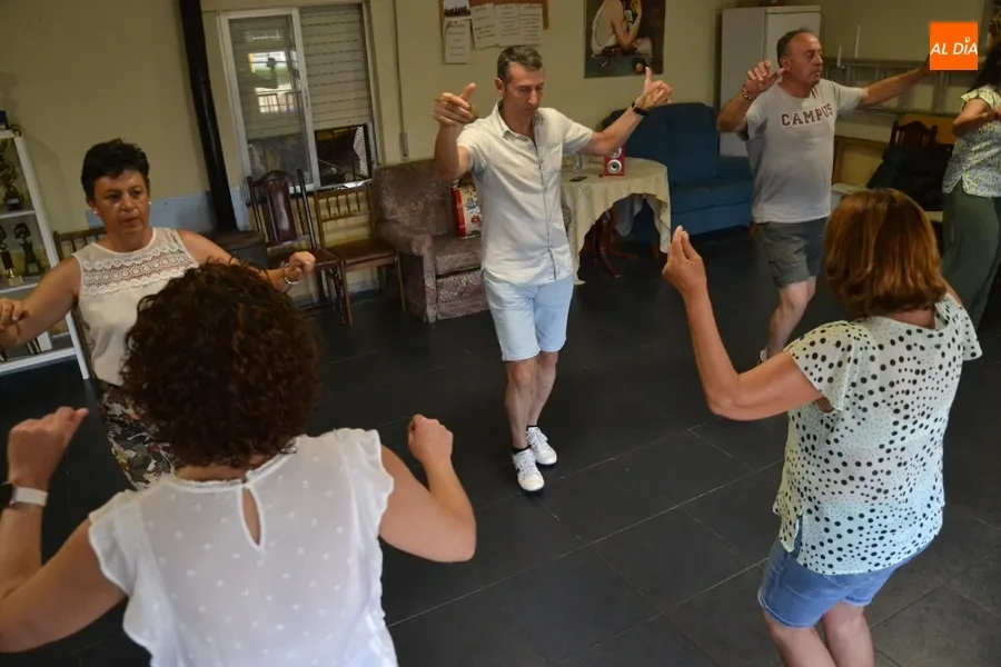 Foto 7 - Finalizan las clases del taller de baile charro de la AVV de la Avenida de Espa&ntilde;a