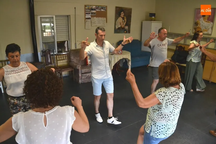 Foto 6 - Finalizan las clases del taller de baile charro de la AVV de la Avenida de Espa&ntilde;a