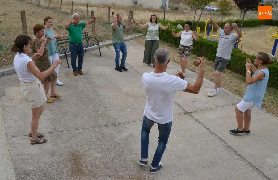 Foto 5 - Finalizan las clases del taller de baile charro de la AVV de la Avenida de Espa&ntilde;a