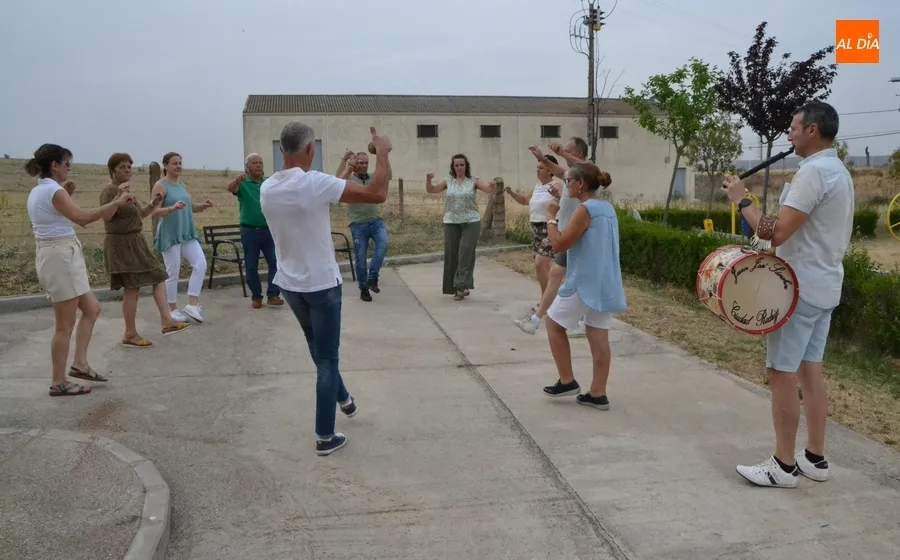 Foto 4 - Finalizan las clases del taller de baile charro de la AVV de la Avenida de Espa&ntilde;a
