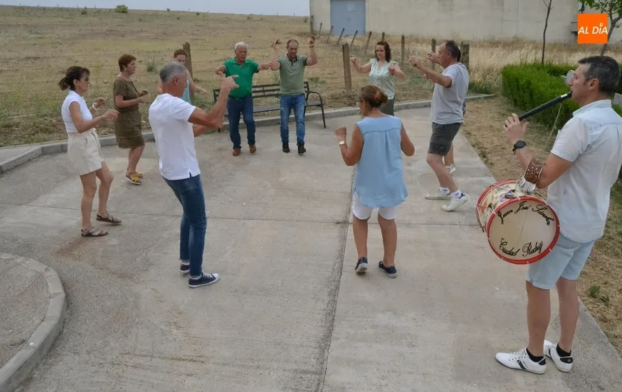 Foto 2 - Finalizan las clases del taller de baile charro de la AVV de la Avenida de Espa&ntilde;a