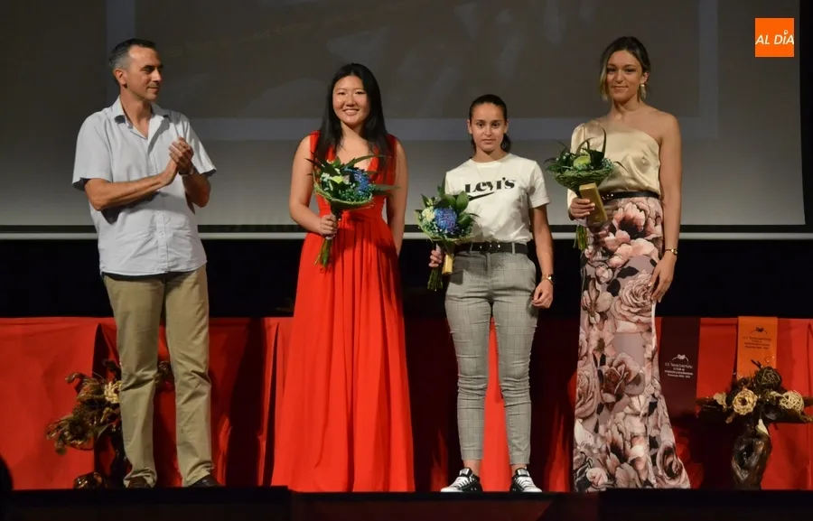 Foto 10 - El IES Tierra grad&uacute;a a una de sus generaciones de mayor calidad humana y acad&eacute;mica
