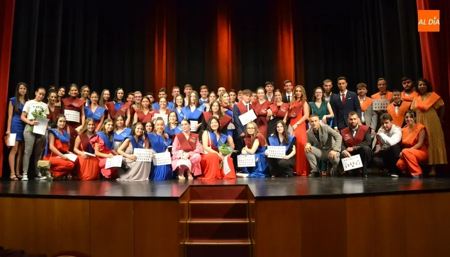 Foto 8 - El IES Tierra grad&uacute;a a una de sus generaciones de mayor calidad humana y acad&eacute;mica