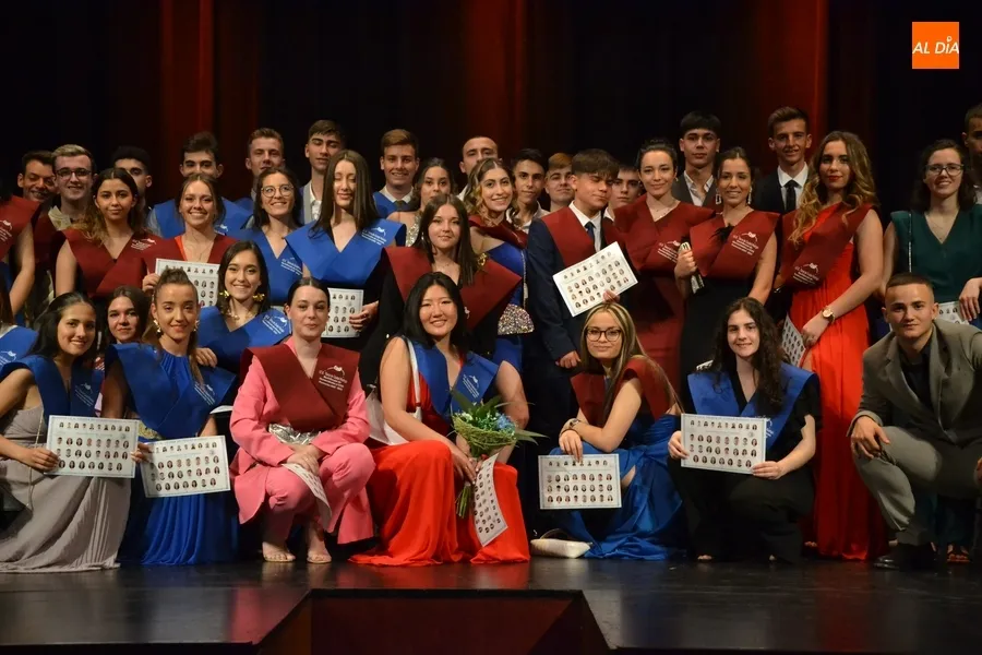Foto 6 - El IES Tierra grad&uacute;a a una de sus generaciones de mayor calidad humana y acad&eacute;mica