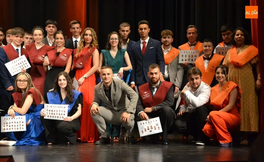 Foto 5 - El IES Tierra grad&uacute;a a una de sus generaciones de mayor calidad humana y acad&eacute;mica