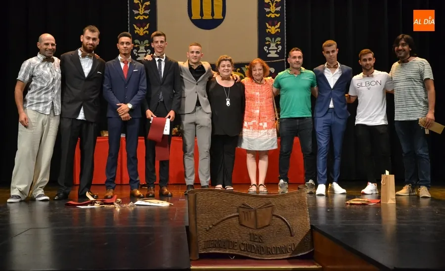 Foto 4 - El IES Tierra grad&uacute;a a una de sus generaciones de mayor calidad humana y acad&eacute;mica