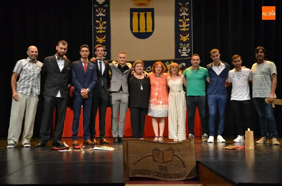 Foto 3 - El IES Tierra grad&uacute;a a una de sus generaciones de mayor calidad humana y acad&eacute;mica