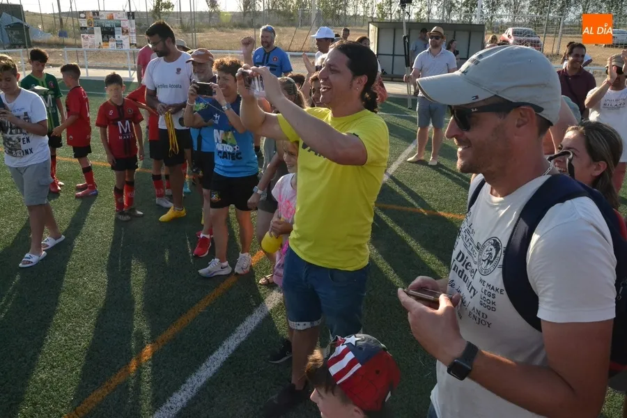 Foto 10 - Re&ntilde;ida jornada de f&uacute;tbol 7 en un caluros&iacute;simo y largo s&aacute;bado en recuerdo de To&ntilde;ete