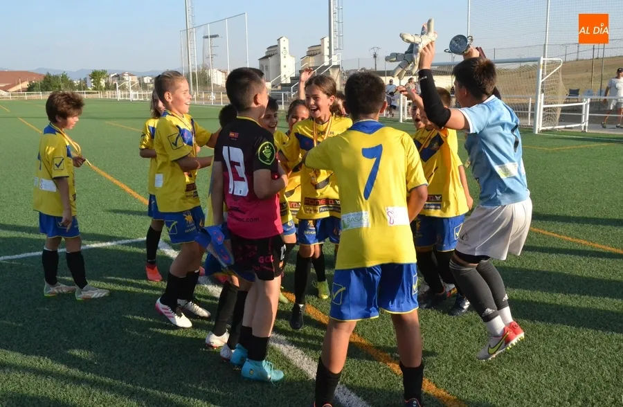 Foto 8 - Re&ntilde;ida jornada de f&uacute;tbol 7 en un caluros&iacute;simo y largo s&aacute;bado en recuerdo de To&ntilde;ete