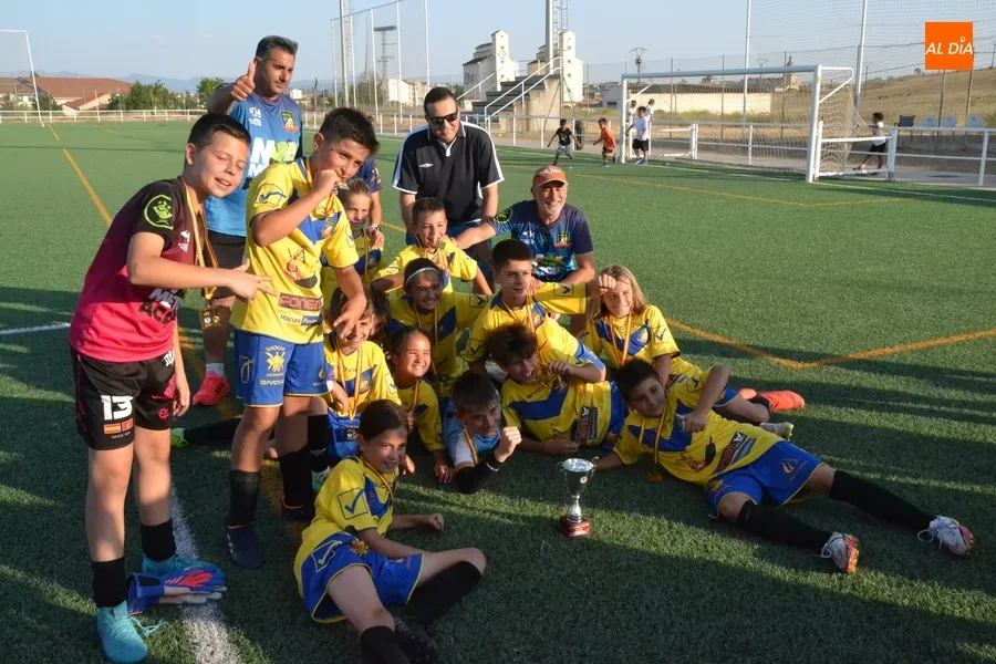 Foto 7 - Re&ntilde;ida jornada de f&uacute;tbol 7 en un caluros&iacute;simo y largo s&aacute;bado en recuerdo de To&ntilde;ete